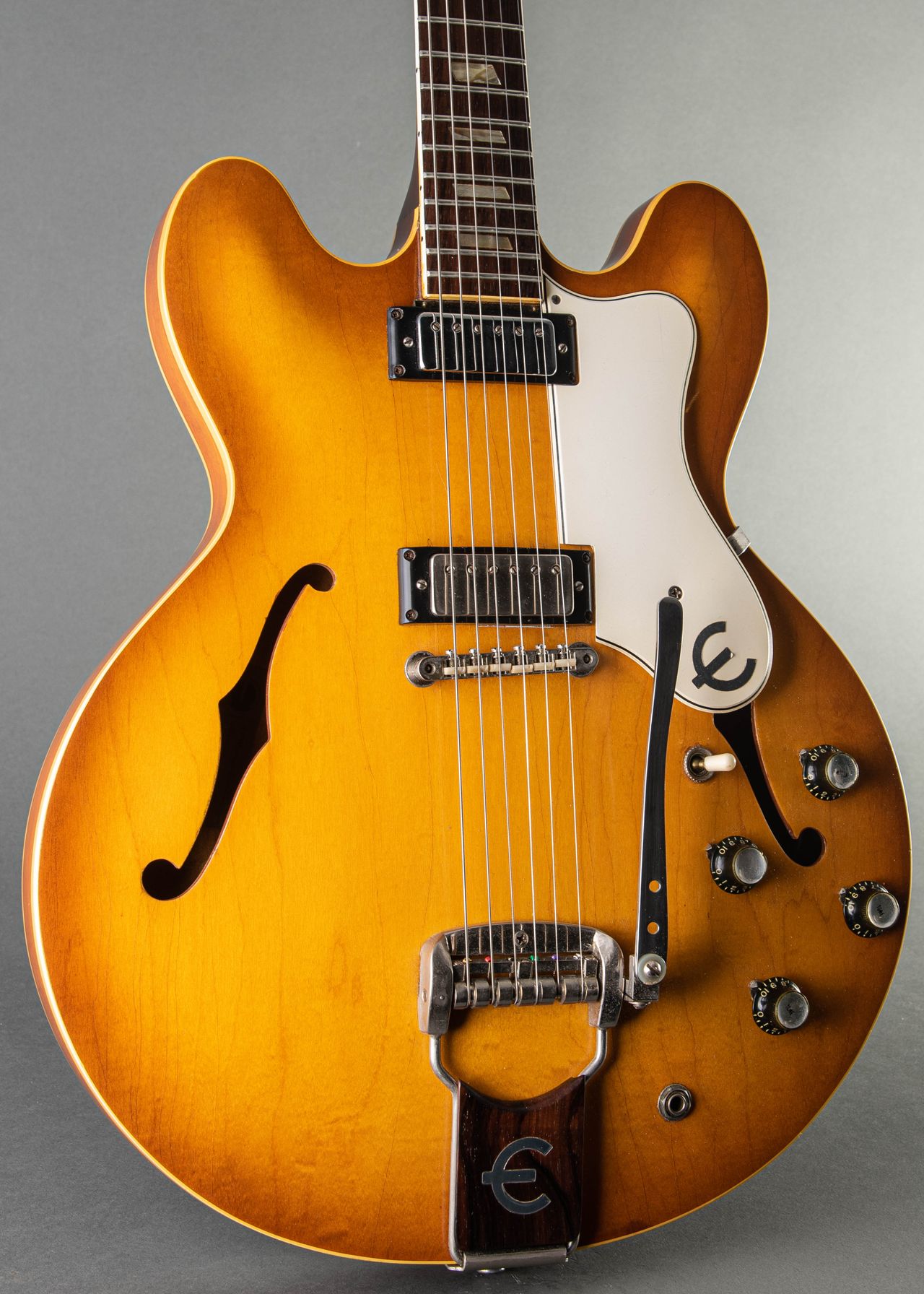 Carter Vintage - Epiphone Riviera 1962, Royal Tan | Carter Vintage Guitar