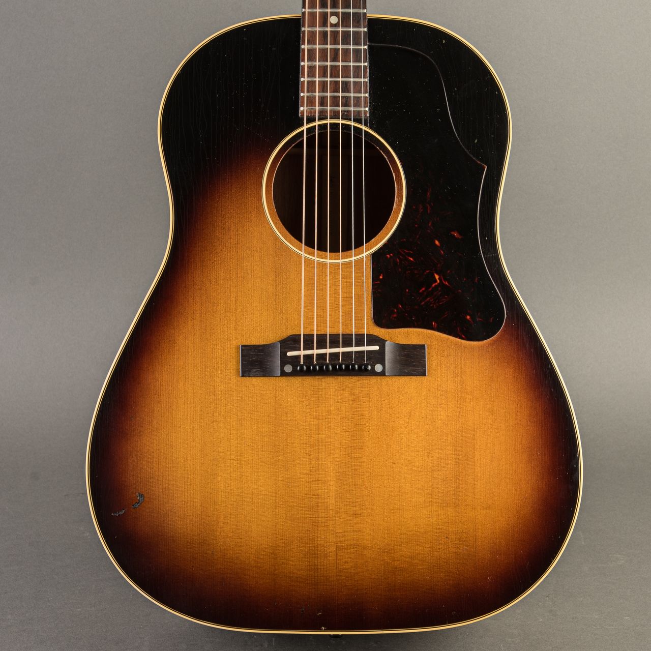 Carter Vintage - Gibson J-45 1957, Sunburst | Carter Vintage Guitar