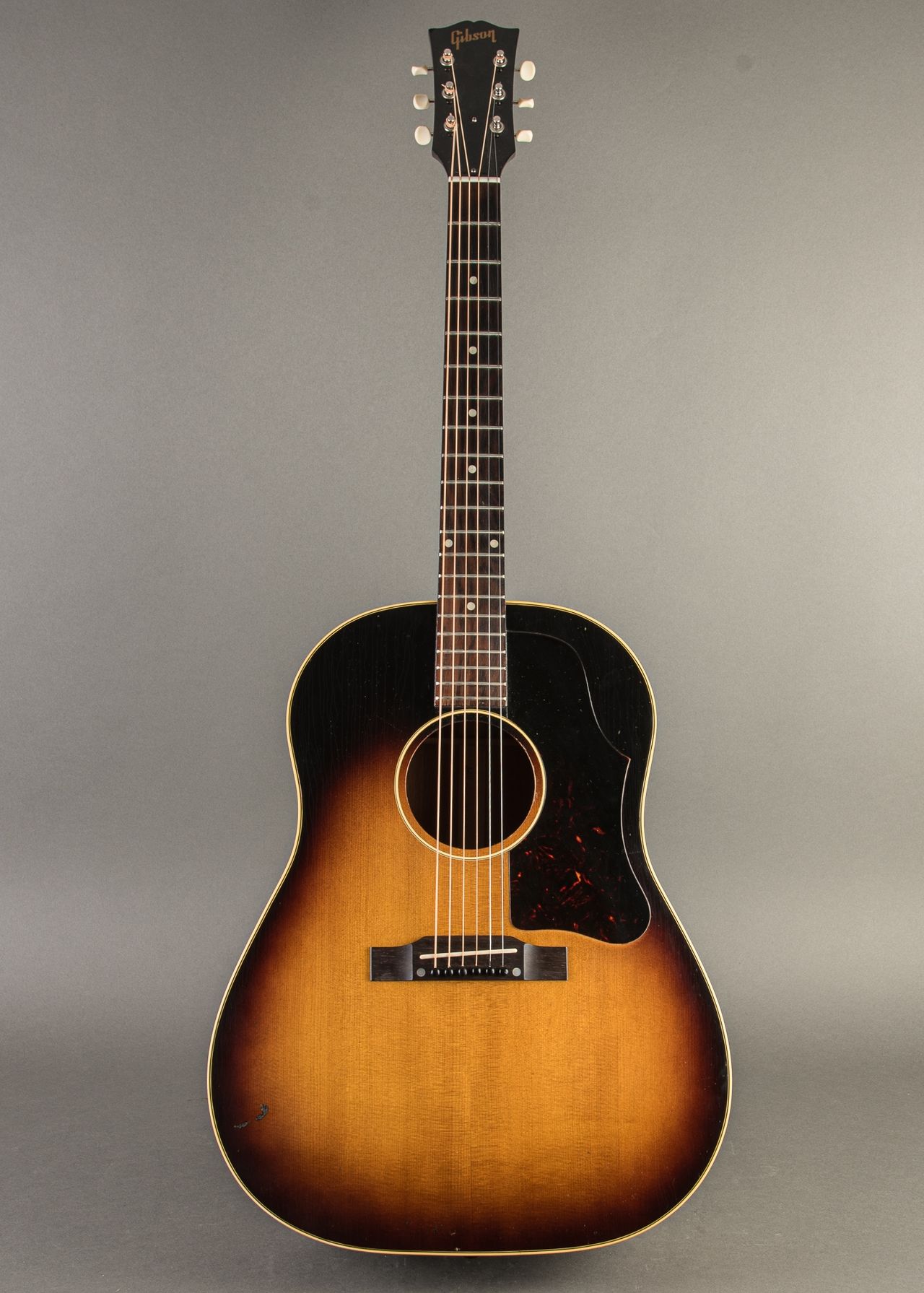 Carter Vintage - Gibson J-45 1957, Sunburst | Carter Vintage Guitar