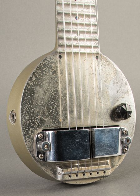 Rickenbackerタイププレート 11 Basses Comparison - Shoot Out - Rickenbacker Vs Gretsch