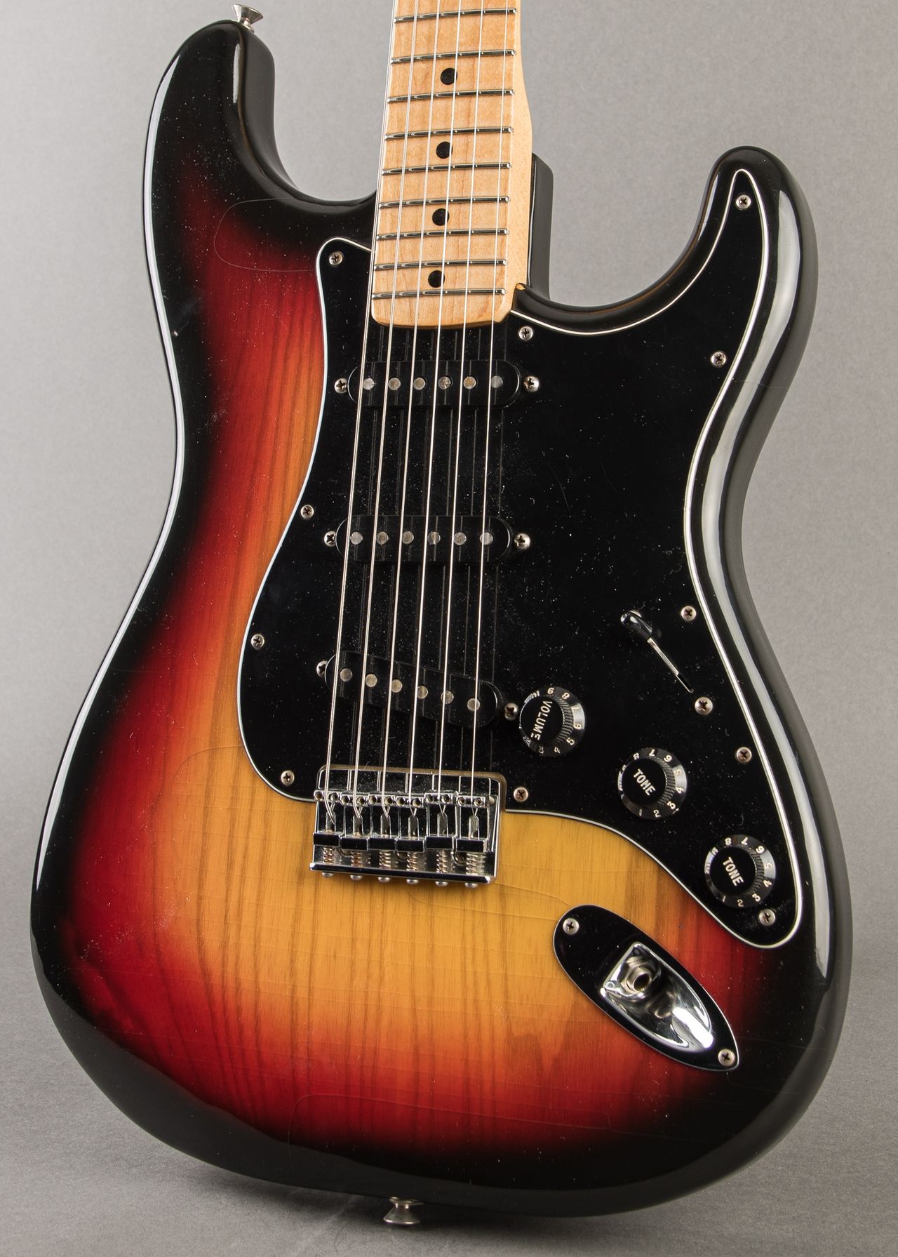 完成品 Carter Vintage - Fender Stratocaster 1977, Sunburst | Carter ギター
