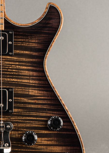 Giyoung　cola Carter Vintage - Knaggs Kenai 2024, Sanded Charcoal Burst