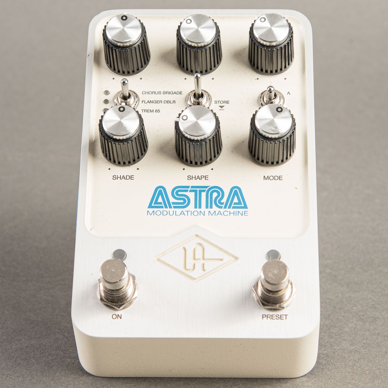 ギター Universal Audio Astra Universal Audio Astra Modulation Effect Pedal - Perfect Circuit