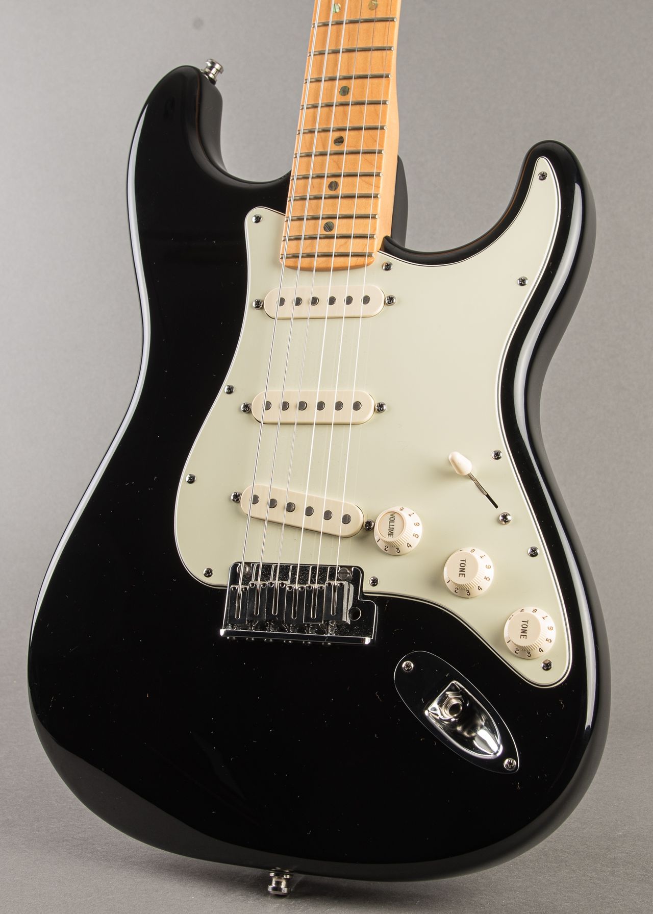 早い者勝ちFender American Deluxe Stratocaste Fender American Deluxe Strat - Maple Neck In Olympic Pearl