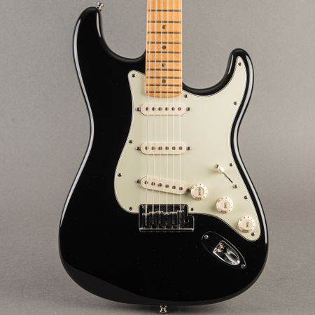 Fender American Deluxe Series "V" Neck Stratocaster 60th Anniversary 2005, Black thumbnail
