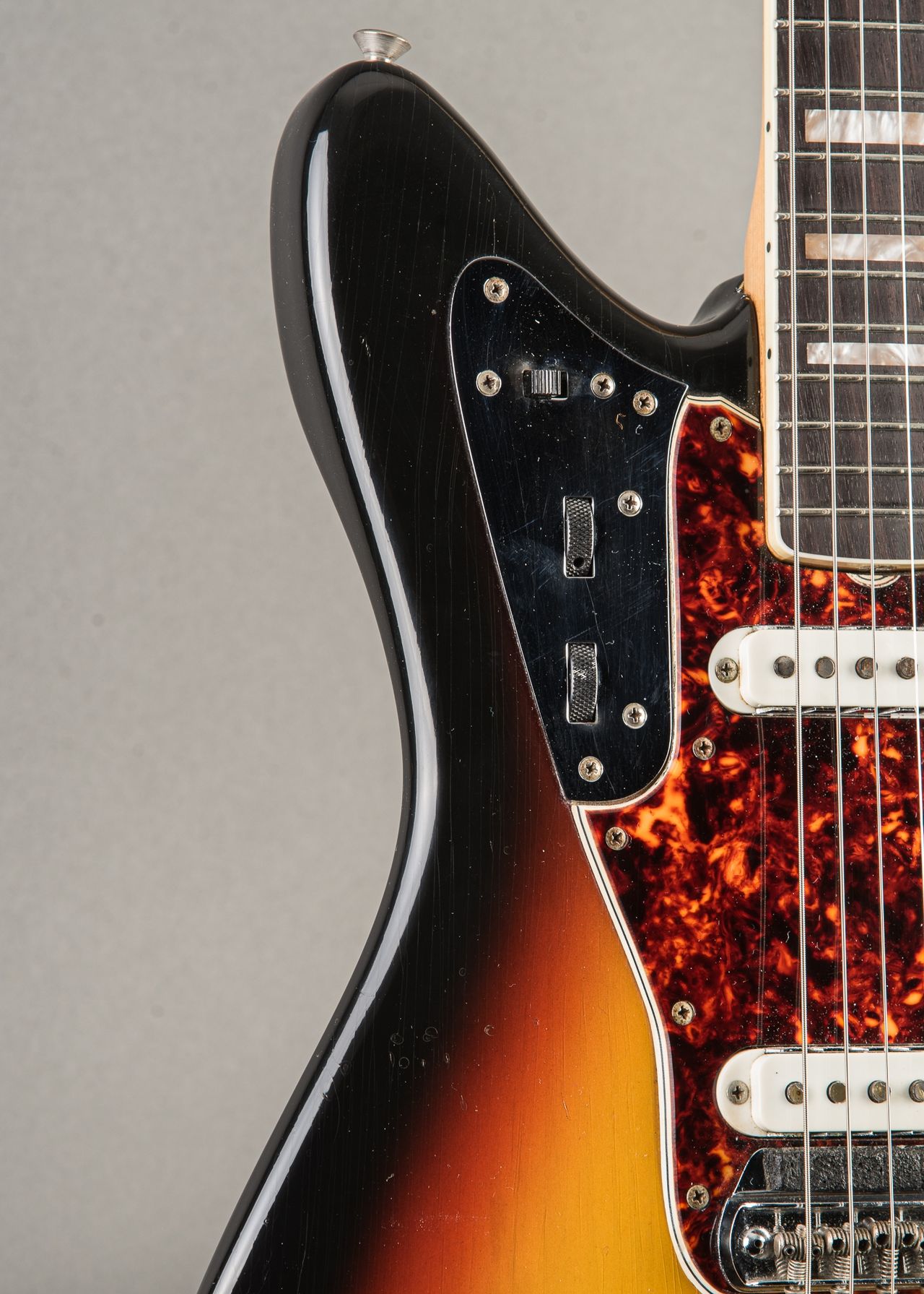Fender Jaguar Sunburst 【1966年製】 1966 Fender Jaguar Sunburst with tag – True Vintage Guitar