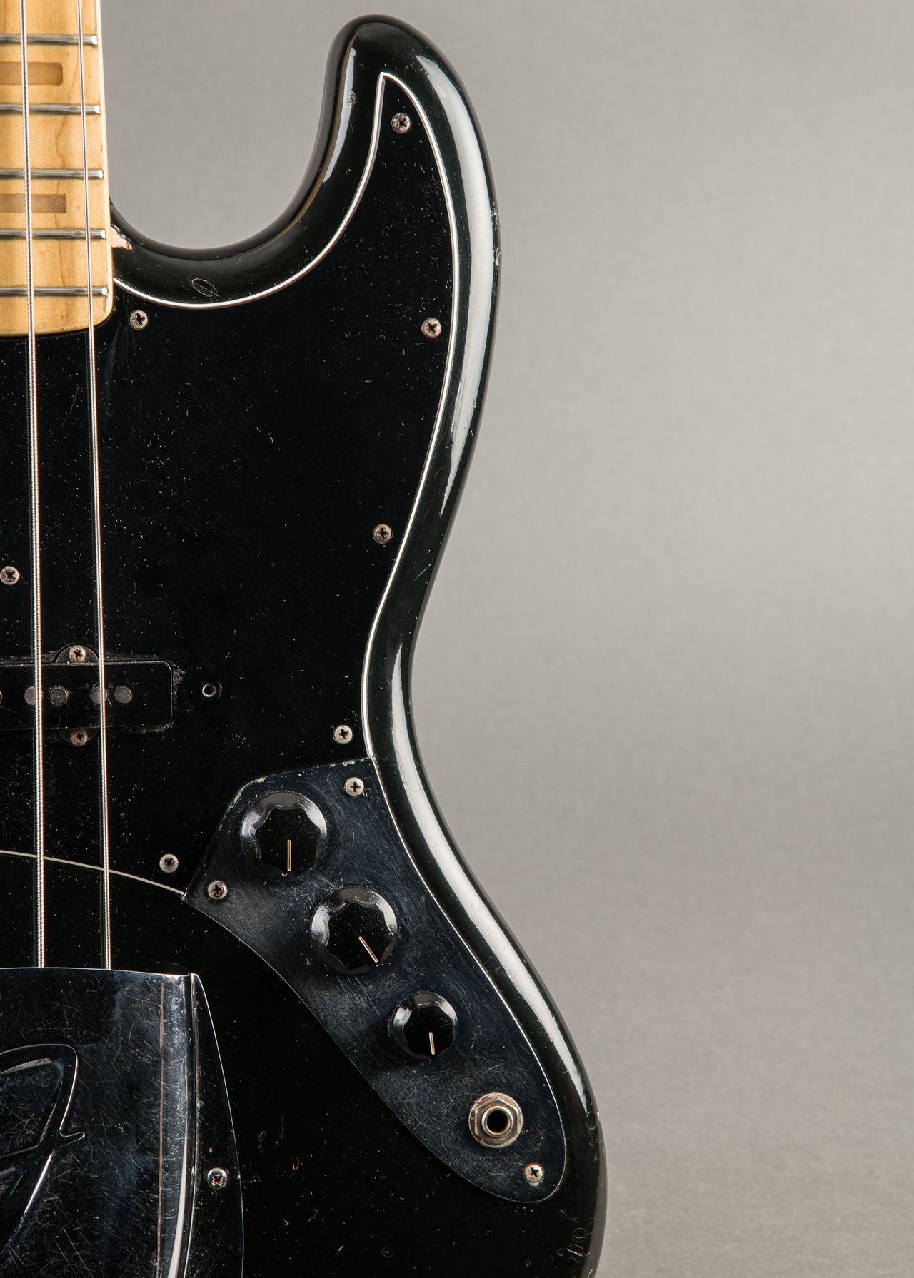 Carter Vintage - Fender Jazz Bass 1975, Black | Carter Vintage Guitar