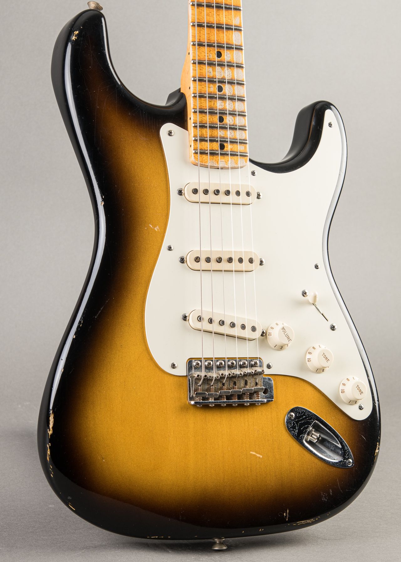 ★Custom HardRelic Sunburst Stratocaster★ Fender Custom Shop 1962 Stratocaster Relic - Faded 3 Tone Sunburst