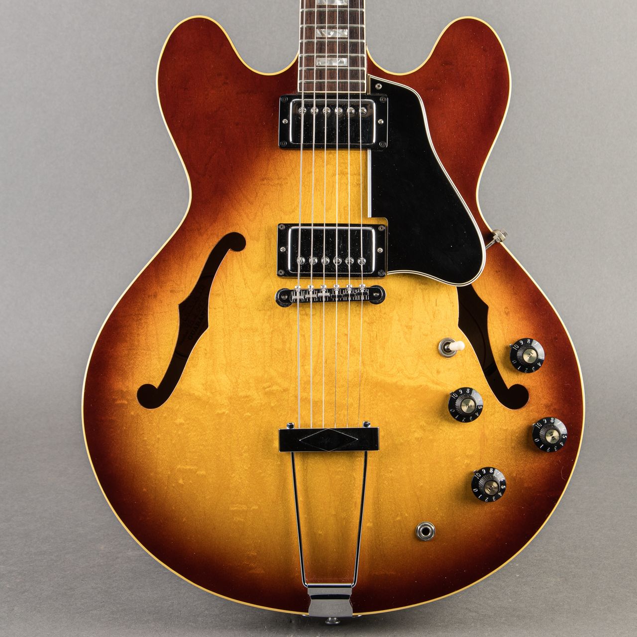 es 335 tobacco sunburst Carter Vintage - Gibson ES-335 1971, paired with a central maple block that enhances sustain and feedback control while maintaining the characteristic tonal openness of the ES Gibson ES-335 Sunburst 1960