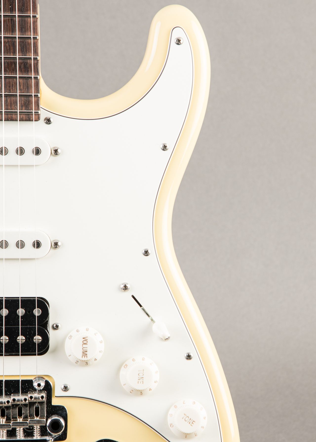 Carter Vintage - Suhr Classic S HSS 2024, Antique White | Carter