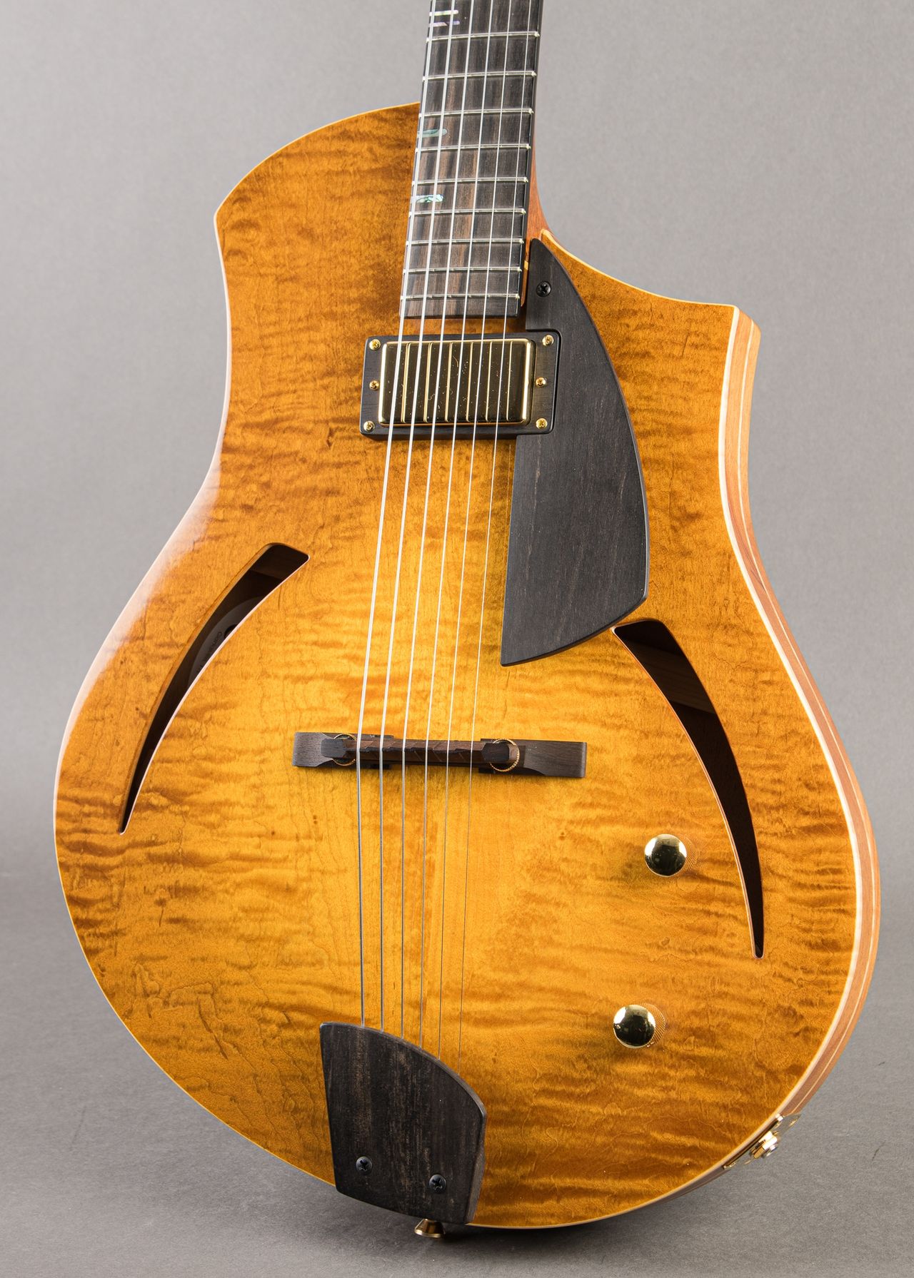 Carter Vintage - Mann The Raven 2026, Natural | Carter Vintage Guitar