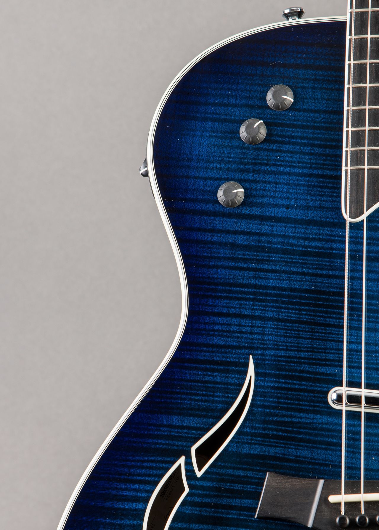Carter Vintage - Taylor T5-S1 2005, Blue Burst | Carter Vintage Guitar