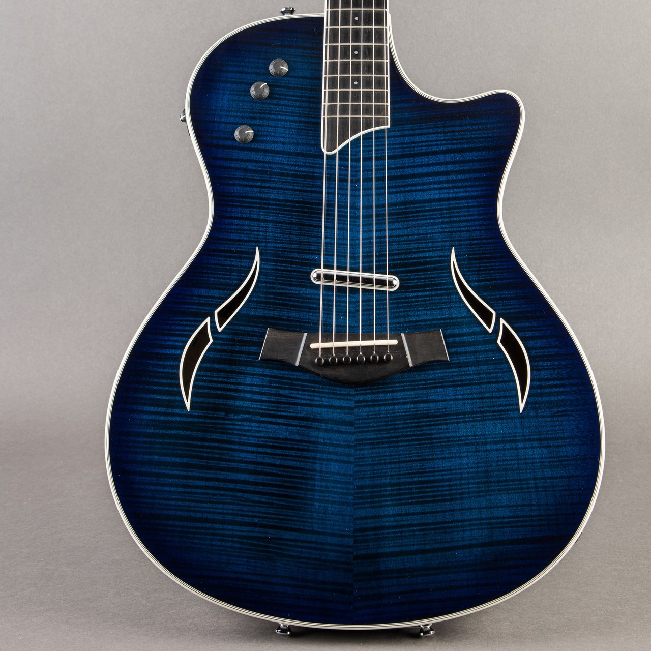 Carter Vintage - Taylor T5-S1 2005, Blue Burst | Carter Vintage Guitar