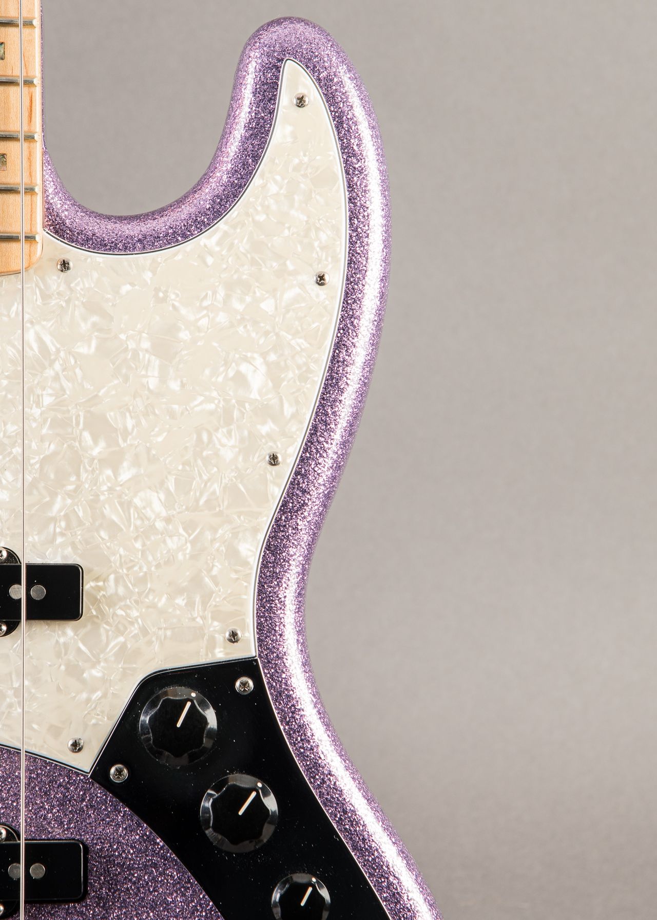 Carter Vintage - Fender Adam Clayton Signature Jazz Bass Limited