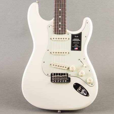 Fender American Professional Stratocaster 2026, Olympic White thumbnail