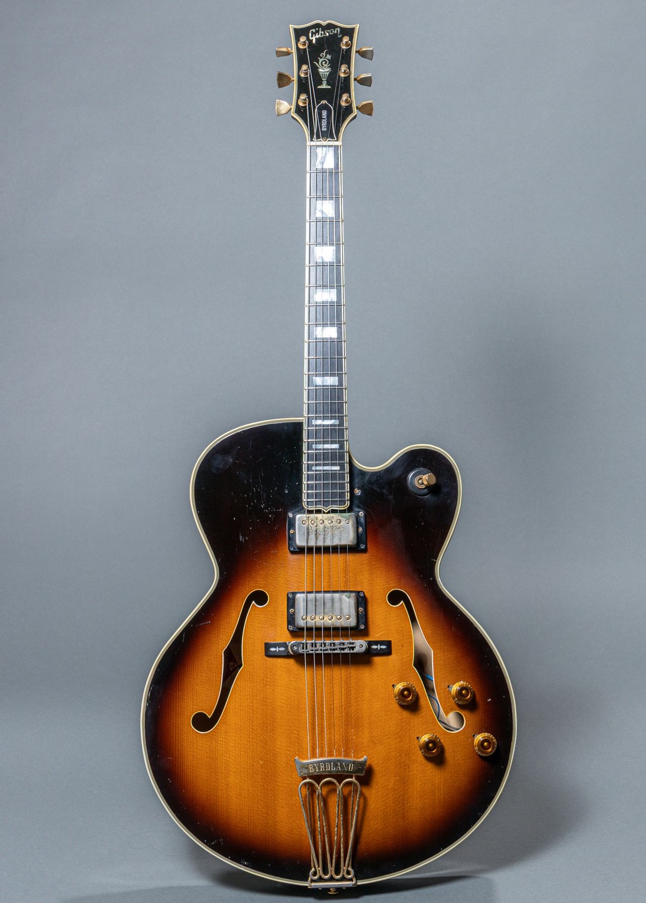 ジャンク品　Gibson Byrdland アコースティックギター Norman's Rare Guitars - Gibson Byrdland 1975, Sunburst | Norman's